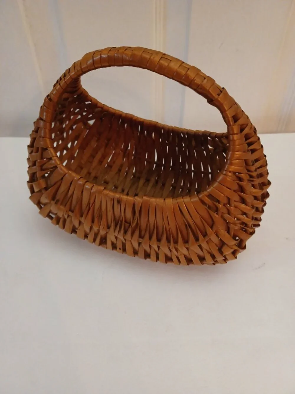 Vintage Handwoven Wicker Gondola Basket Buttocks Style Farmhouse Cottagecore EUC